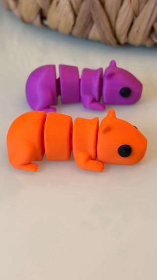 Capivara Articulada Laranja e Roxa