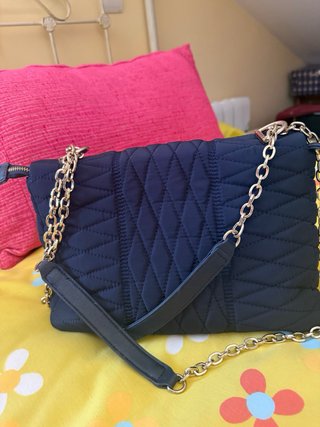 Bolso Parfois acolchado azul y dorado