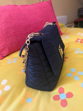 Bolso Parfois acolchado azul y dorado