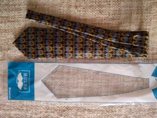 Corbata Lanvin azul y dorada