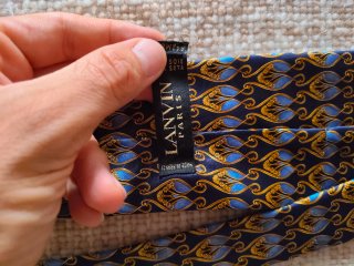Corbata Lanvin azul y dorada