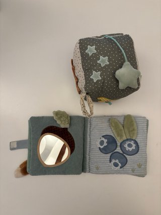 Juego estimulación bebé: cubo y libro