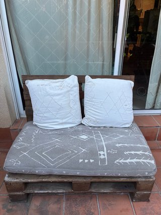 Sofá Palet Artesanal + Cojín Calma House