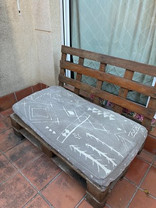 Sofá Palet Artesanal + Cojín Calma House