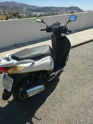 Honda Passion 125 Blanca Scooter