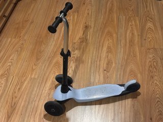 Patinete infantil 3 ruedas de Decathlon.