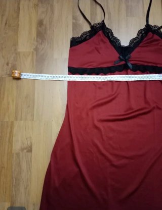 Camisón lencero rojo con encaje negro