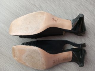 Sandalias de tacón negras para mujer