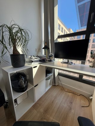 Mesa Gaming + Silla Ergonómica Negra + monitor