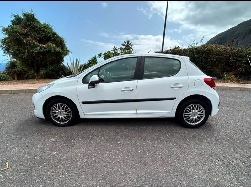 Peugeot 207 2009 - foto 1