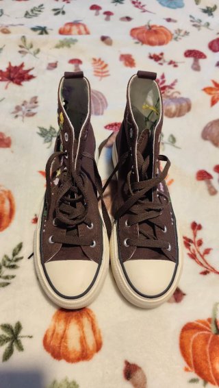 Converse marrones bordadas manualmente