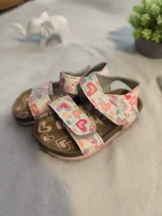 Sandalias niña corazón Talla 23