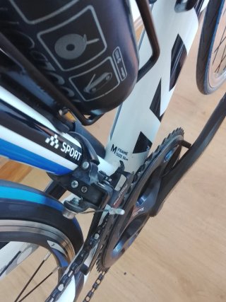 Bicicleta de carretera KROSS blanca