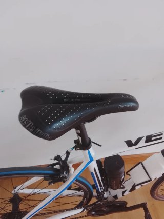 Bicicleta de carretera KROSS blanca