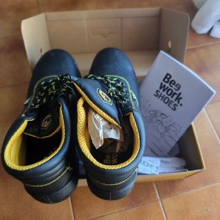 BOTAS DE SEGURIDAD NUEVAS T44