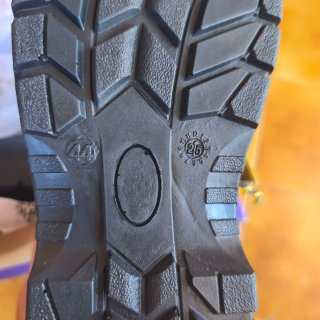 BOTAS DE SEGURIDAD NUEVAS T44