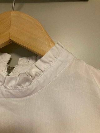 Camisa Stradivarius blanca cuello alto