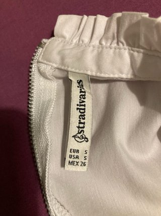 Camisa Stradivarius blanca cuello alto