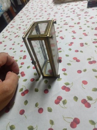 Caja antigua latón y cristal decorada