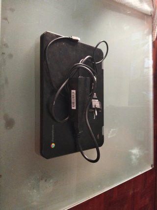 Chromebook Negro con cable