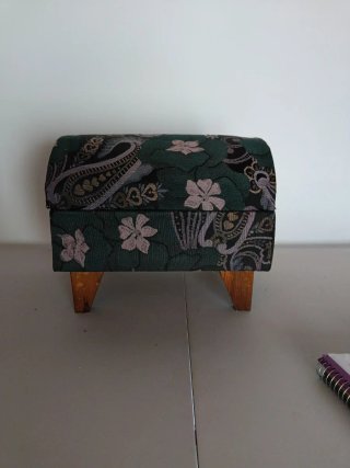 Poggiapiedi vintage in tela e legno