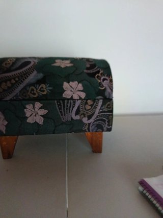 Poggiapiedi vintage in tela e legno