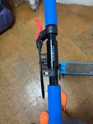 Patinete Azul metalizado con maneta de freno