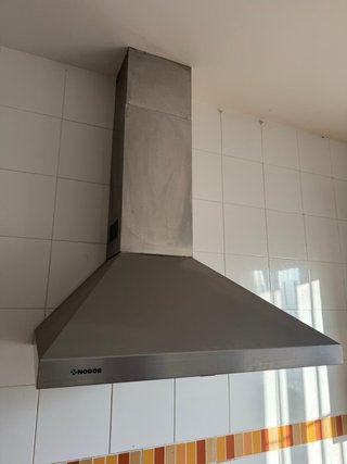 Cocina modular naranja y blanca