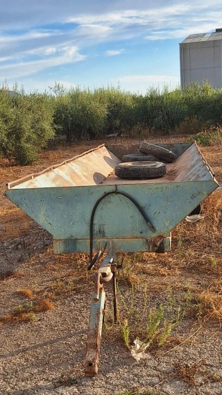 Barca de carga metálica