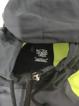 Chaqueta Nike con capucha y cremallera
