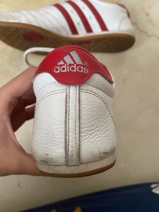Zapatillas Adidas Blancas y Rojas