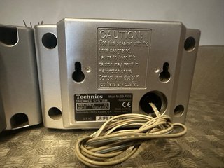 Altavoces Technics Plata y Beige