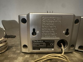 Altavoces Technics Plata y Beige