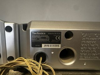Altavoces Technics Plata y Beige