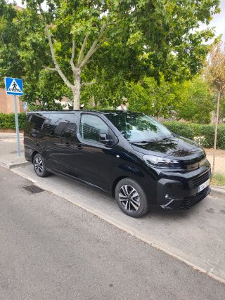 Alquiler furgoneta peoguet Traveller 9 plazas