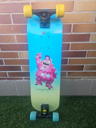 Skateboard Decathlon infantil huellas.