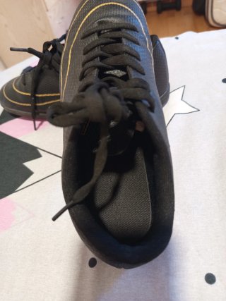 Zapatillas Infantil Negras y Doradas.