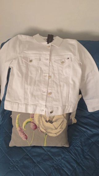Chaqueta vaquera blanca Tommy Hilfiger mujer.