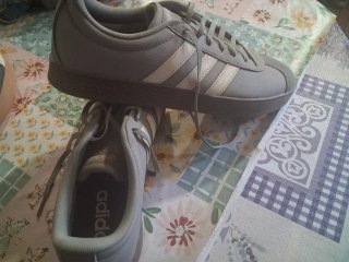 Zapatillas Adidas Grises , azul y Verdes