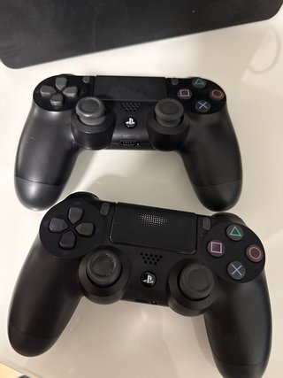 PS4 1TB Negra + 2 Mandos + 3 Juegos
