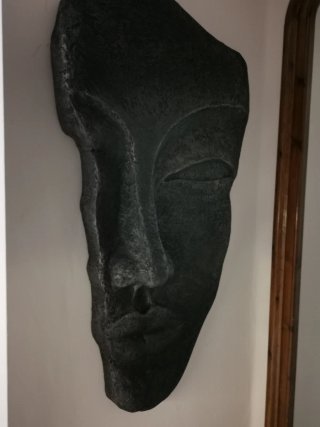 Escultura de pared de piedra