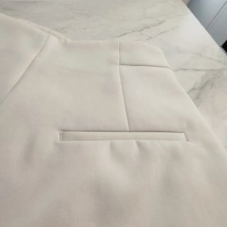 Shorts blancos Zara con botones dorados