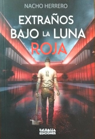 Extraños bajo la luna roja