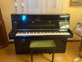 Piano Samick de Pared Negro