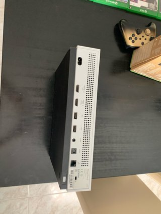 Xbox One S 1TB + Mando Dorado + Juegos