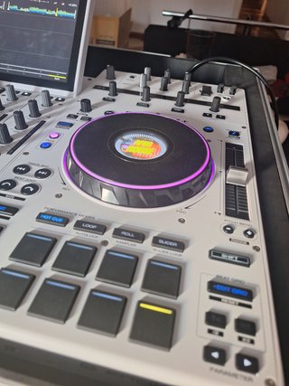 Denon DJ Prime 4+ Blanca