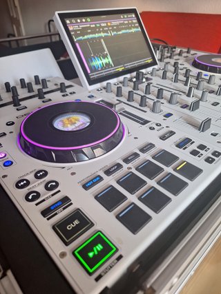 Denon DJ Prime 4+ Blanca