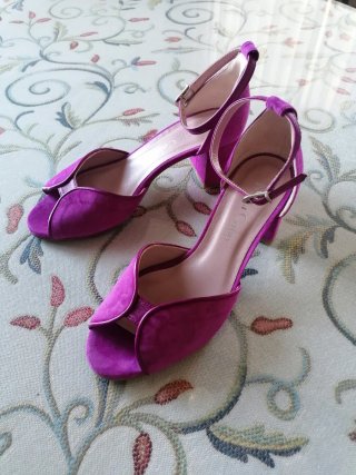 Zapatos de fiesta Nuria Cobo color buganvilla