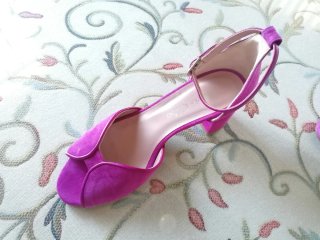 Zapatos de fiesta Nuria Cobo color buganvilla