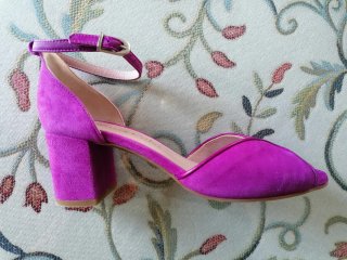 Zapatos de fiesta Nuria Cobo color buganvilla
